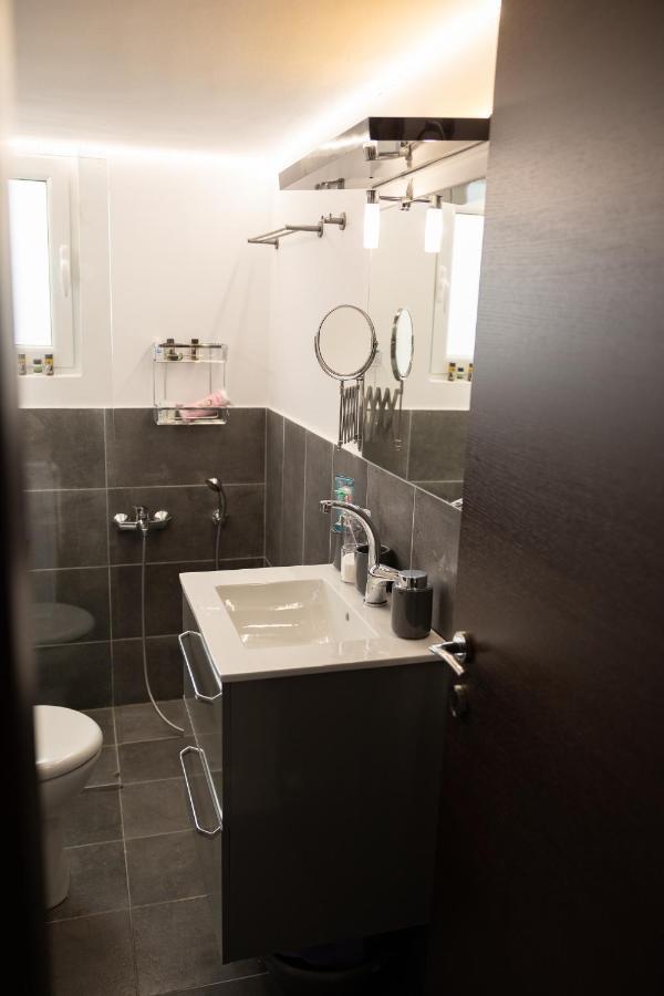 "Elegance" Central Luxury Apartment ピレウス エクステリア 写真